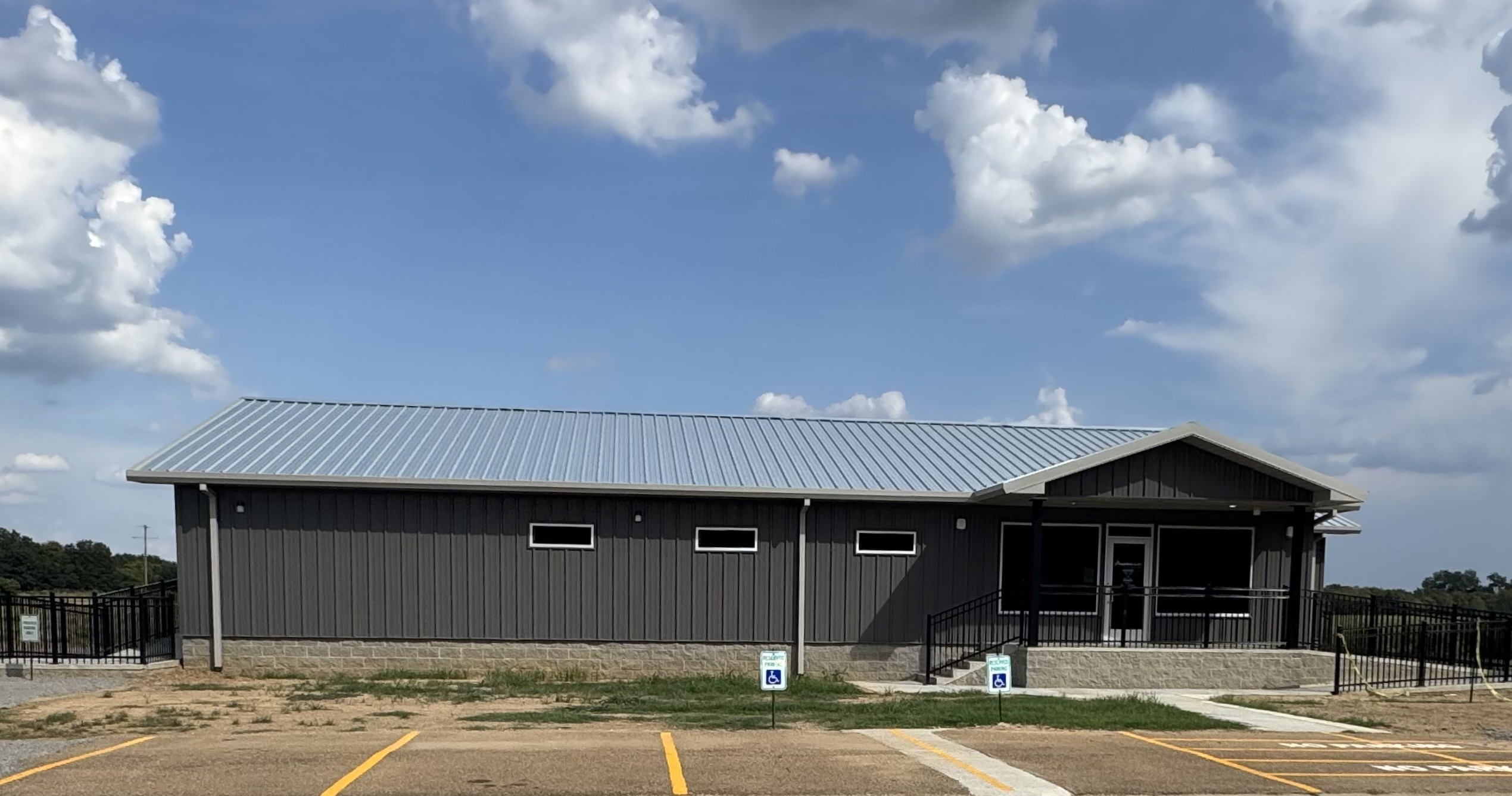 Eudora Clinic front entrance